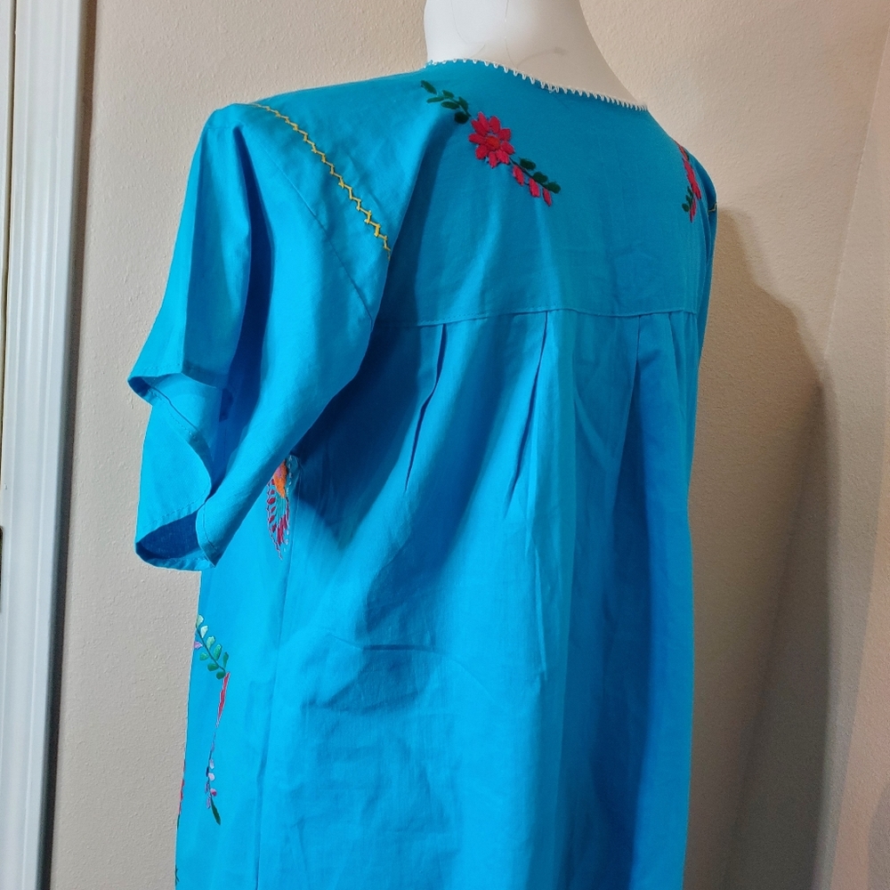 Mexicana,Maxi Embroidered Bata - Picture 7 of 10